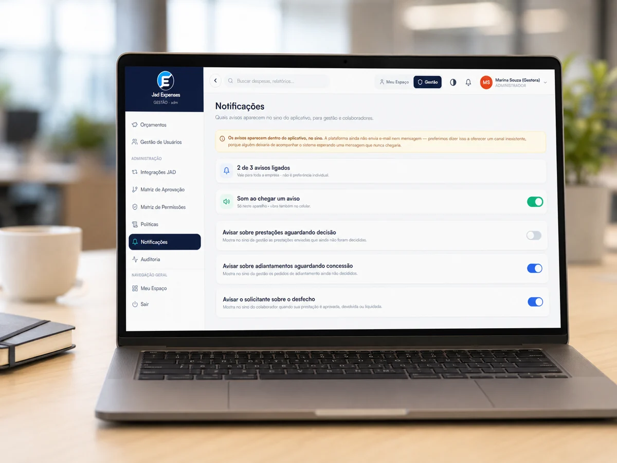 Tela de notificações do Jad Expenses com avisos de pendências para gestores e colaboradores.
